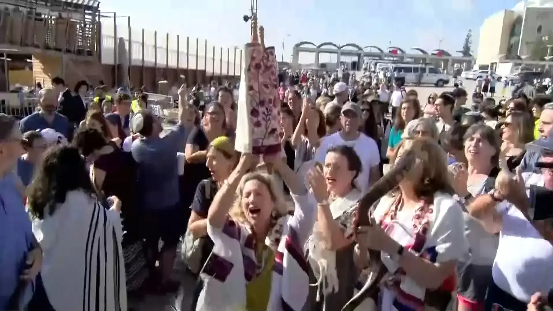 נשות הכותל וחברי התנועה הקונסרבטיבית והרפורמית הגיעו לתפילות ר' חודש אלול