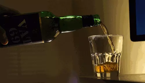 גיף ויסקי עם קרח גיף ויסקי עם קרח