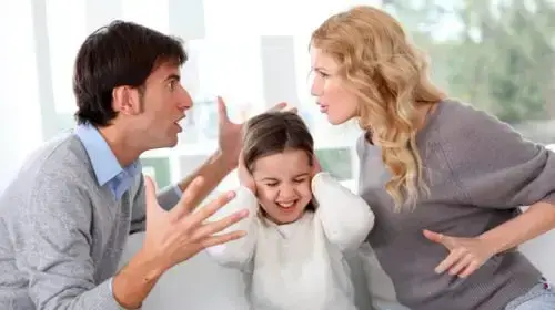 הורים רבים מעל בתם הורים רבים מעל בתם
