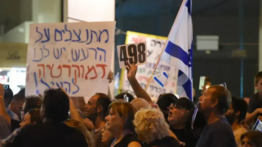 הפגנה בכיכר גורן בפתח תקווה נגד השחיתות השלטונית, 26 באוגוסט 2017 הפגנה בכיכר גורן בפתח תקווה נגד השחיתות השלטונית, 26 באוגוסט 2017