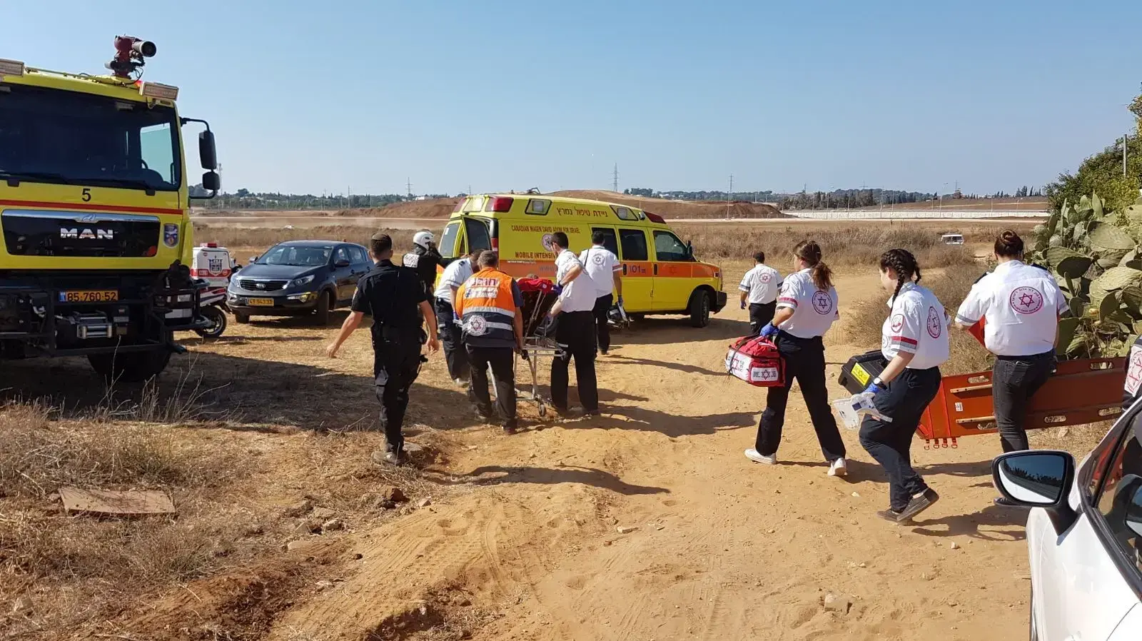 מטוס קל שביצע נחיתת אונס בשטח פתוח בשדות של כפר שמריהו 31.8.17 מטוס קל שביצע נחיתת אונס בשטח פתוח בשדות של כפר שמריהו 31.8.17
