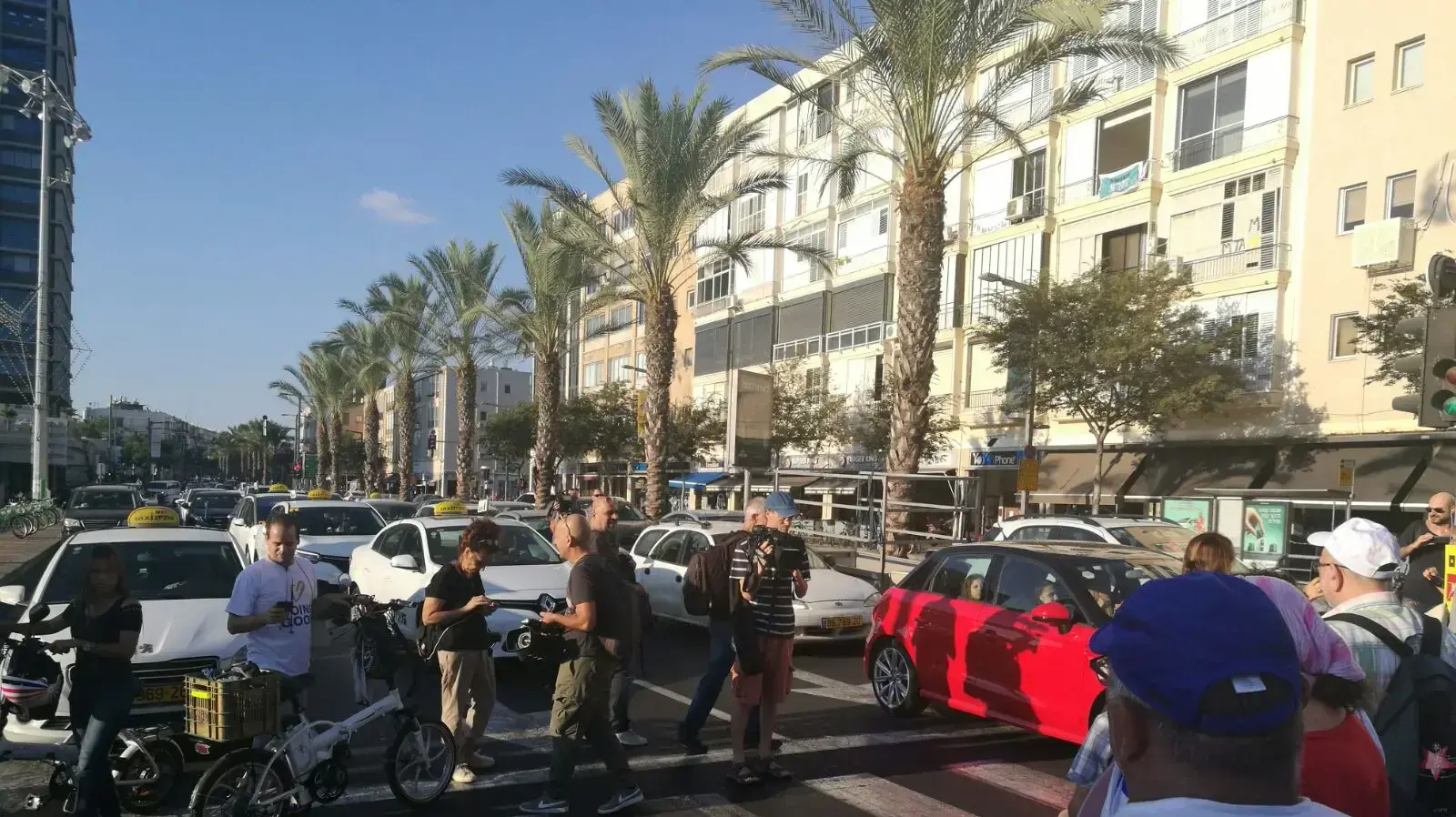 עשרות נכים מקיימים הפגנה בכיכר רבין 31/8/17 עשרות נכים מקיימים הפגנה בכיכר רבין 31/8/17