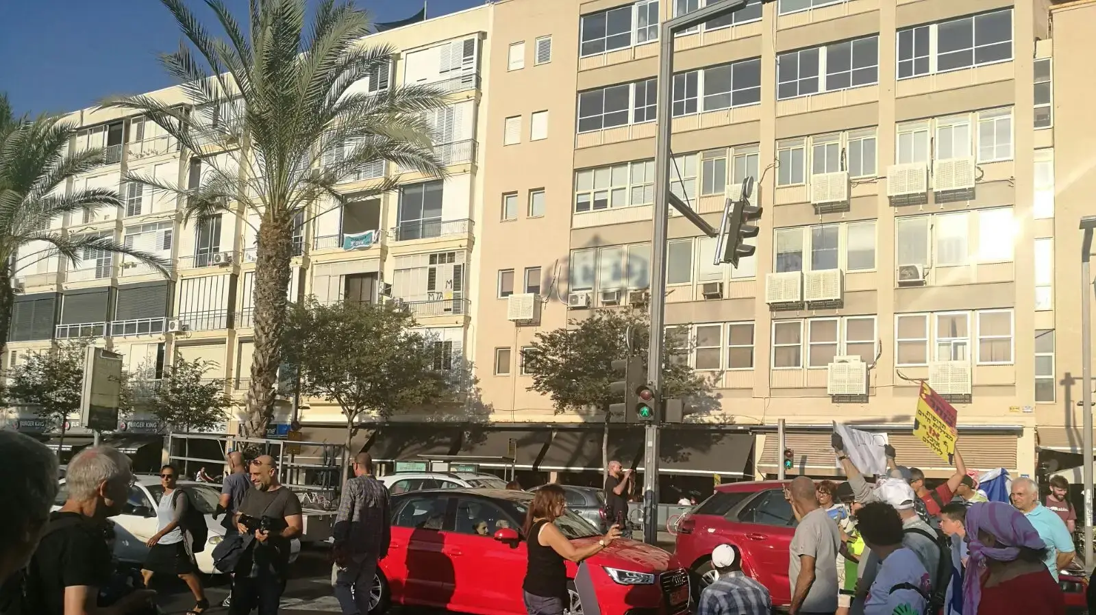 עשרות נכים מקיימים הפגנה בכיכר רבין 31/8/17 עשרות נכים מקיימים הפגנה בכיכר רבין 31/8/17