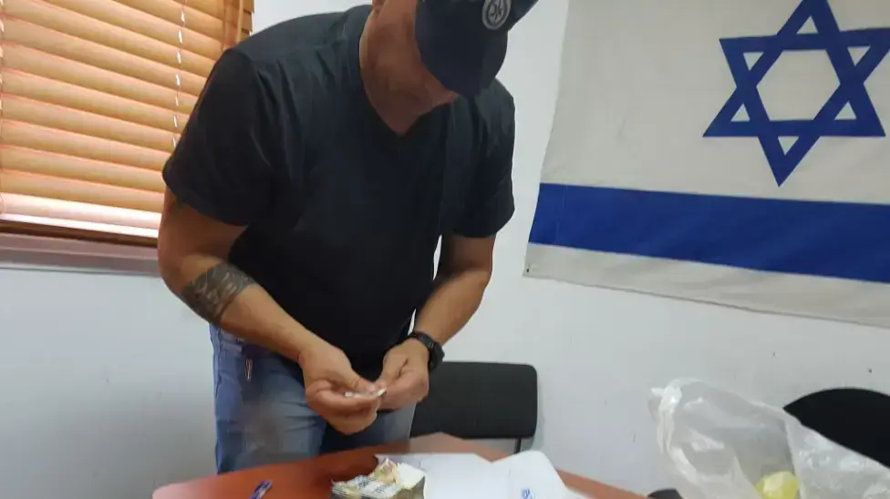 מבצע רחב של מעצר חשודים וחיפושים במגזר הערבי על מנת לאתר אמל"ח לא חוקי 3.9.17 מבצע רחב של מעצר חשודים וחיפושים במגזר הערבי על מנת לאתר אמל"ח לא חוקי 3.9.17