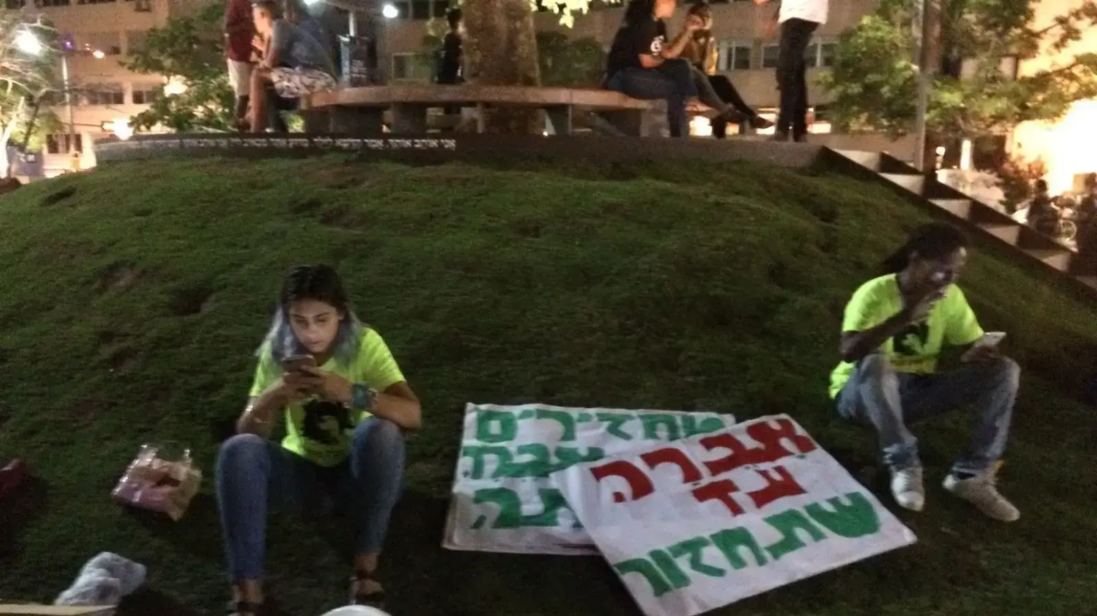 מאות מפגינים בכיכר הבימה לשחרורו של אברה מנגיסטו 3.9.17 מאות מפגינים בכיכר הבימה לשחרורו של אברה מנגיסטו 3.9.17