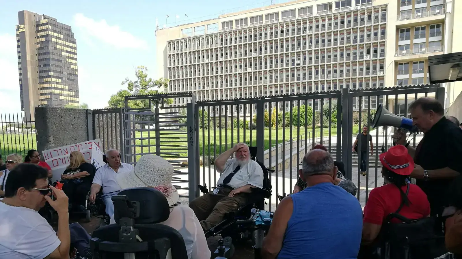 הפגנת נכים בתל אביב 4.9.17 הפגנת נכים בתל אביב 4.9.17