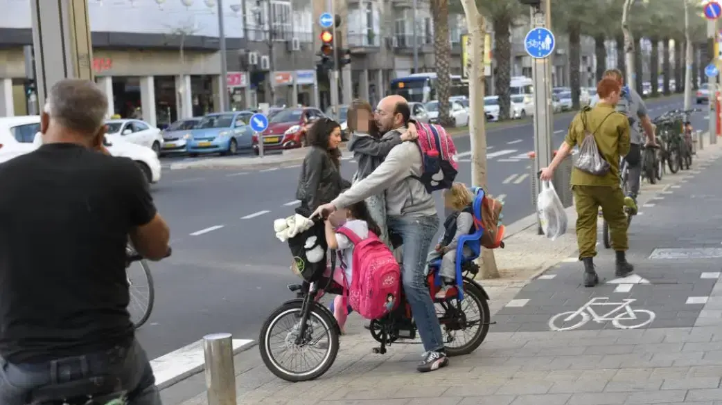 פקחי עיריית תל אביב החלו לאכוף את החוק נגד רוכבי אופניים