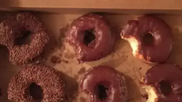דונאטס אכול דונאטס אכול