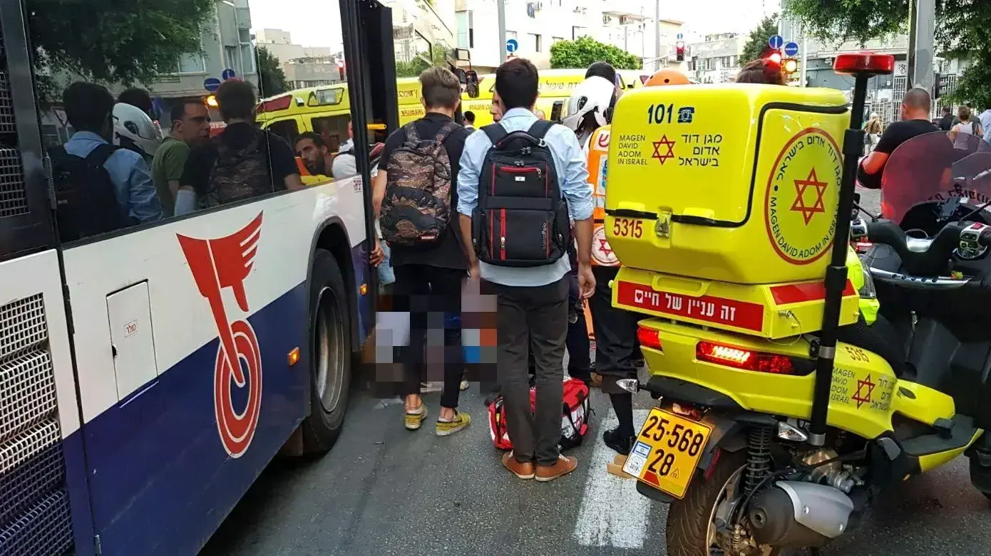 רוכב אופניים חשמליים בן 60 עשה תאונה עם אוטובוס, 4 בספטמבר 2017 רוכב אופניים חשמליים בן 60 עשה תאונה עם אוטובוס, 4 בספטמבר 2017