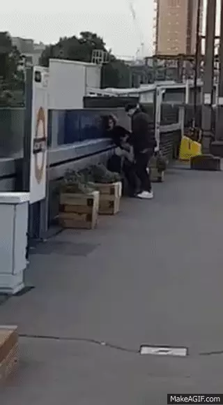 גיף סקס בתחנת הרכבת גיף סקס בתחנת הרכבת