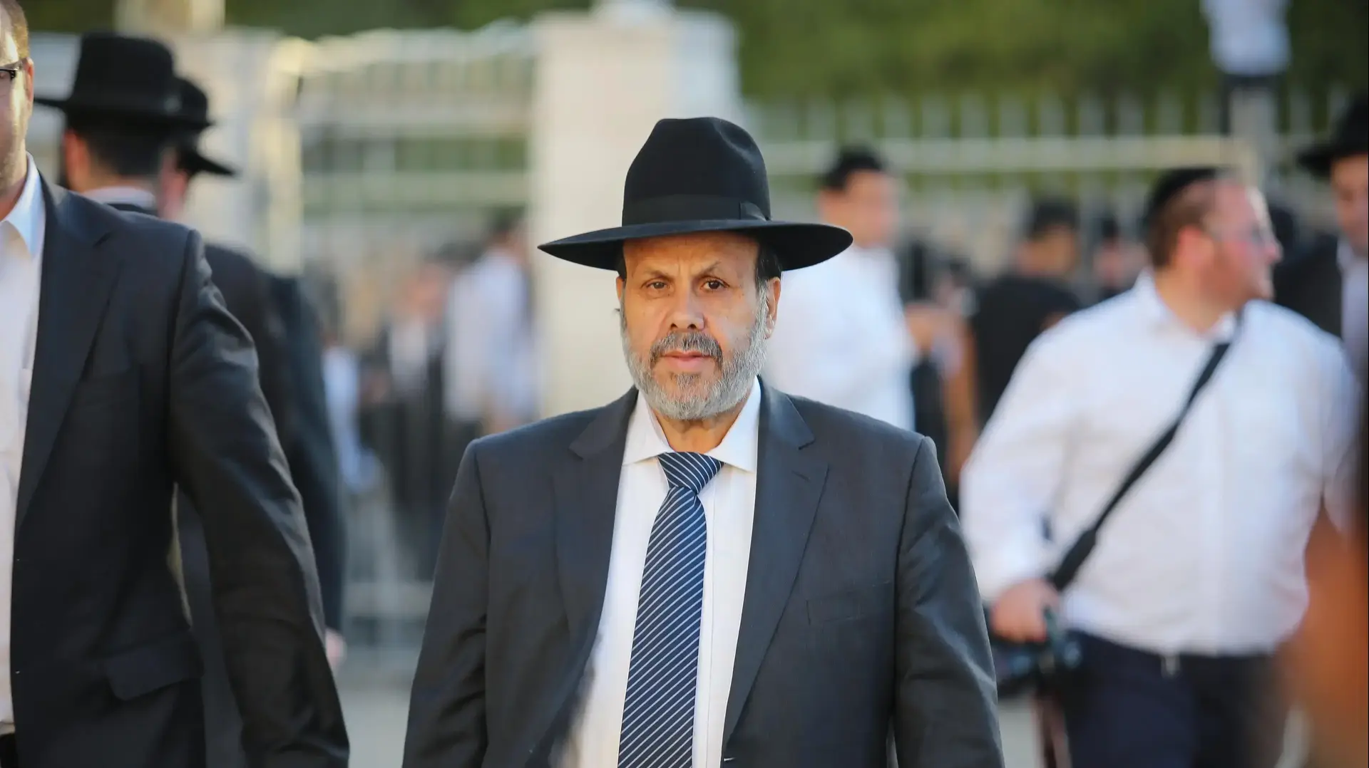 כינוס היסטורי של כל מועצות גדולי התורה, כולל יהדות התורה וש"ס על עבודות / משחקי כדורגל בשבת 7/9/17 כינוס היסטורי של כל מועצות גדולי התורה, כולל יהדות התורה וש"ס על עבודות / משחקי כדורגל בשבת 7/9/17