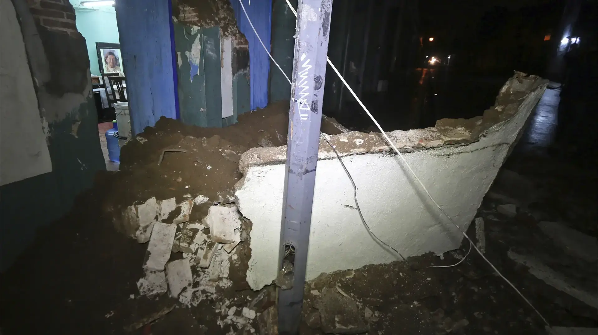 קיר שהתמוטט באוקסקה מקסיקו 8.9.17 קיר שהתמוטט באוקסקה מקסיקו 8.9.17