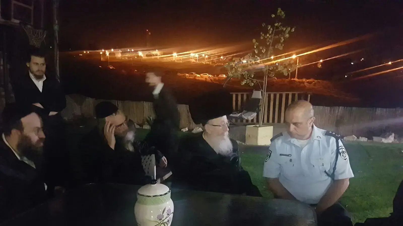 שר הבריאות ליצמן וסגן מפקד מרחב נגב בעימותים בערד, 10 בספטמבר 2017 שר הבריאות ליצמן וסגן מפקד מרחב נגב בעימותים בערד, 10 בספטמבר 2017