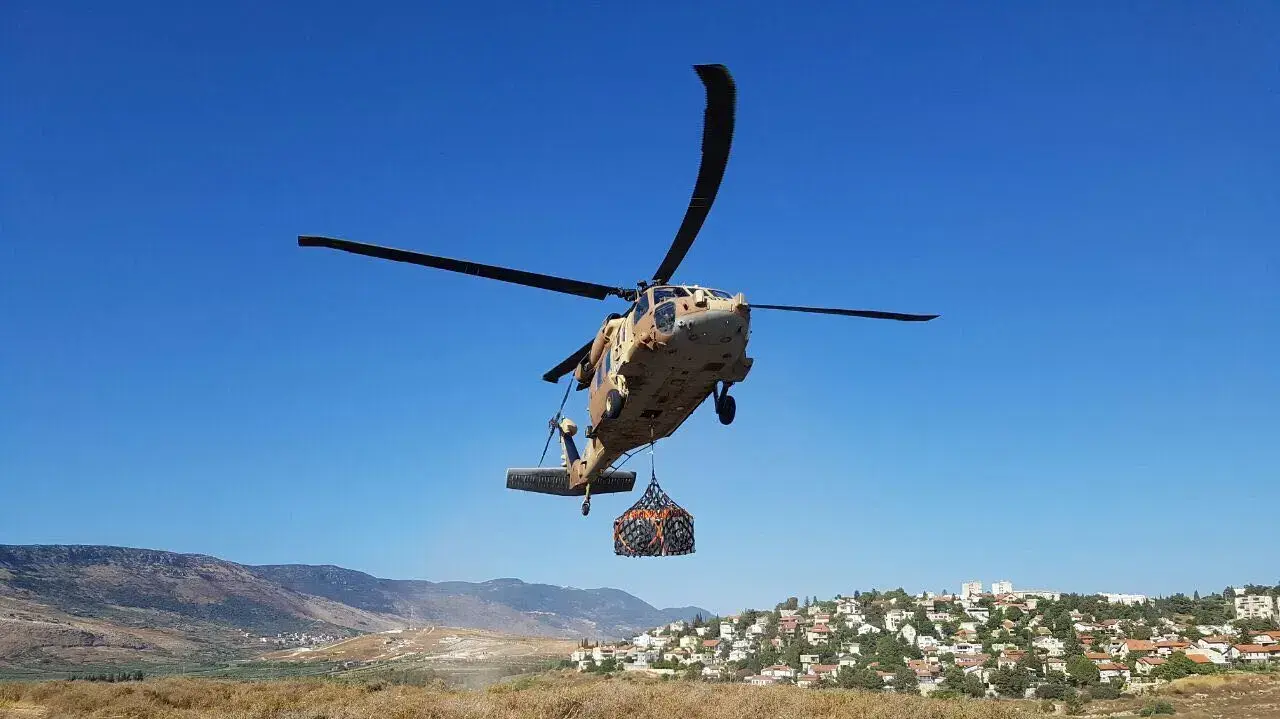 מסוק מעביר אספקה כחלק מתרגיל הגיס הצפוני, 11 בספטמבר 2017