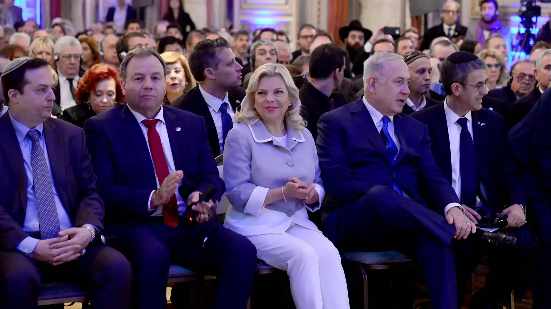 ראש הממשלה בנימין נתניהו ורעייתו שרה באירוע עם הקהילה היהודית בבואנוס איירס, 11 בספטמבר 2017 ראש הממשלה בנימין נתניהו ורעייתו שרה באירוע עם הקהילה היהודית בבואנוס איירס, 11 בספטמבר 2017
