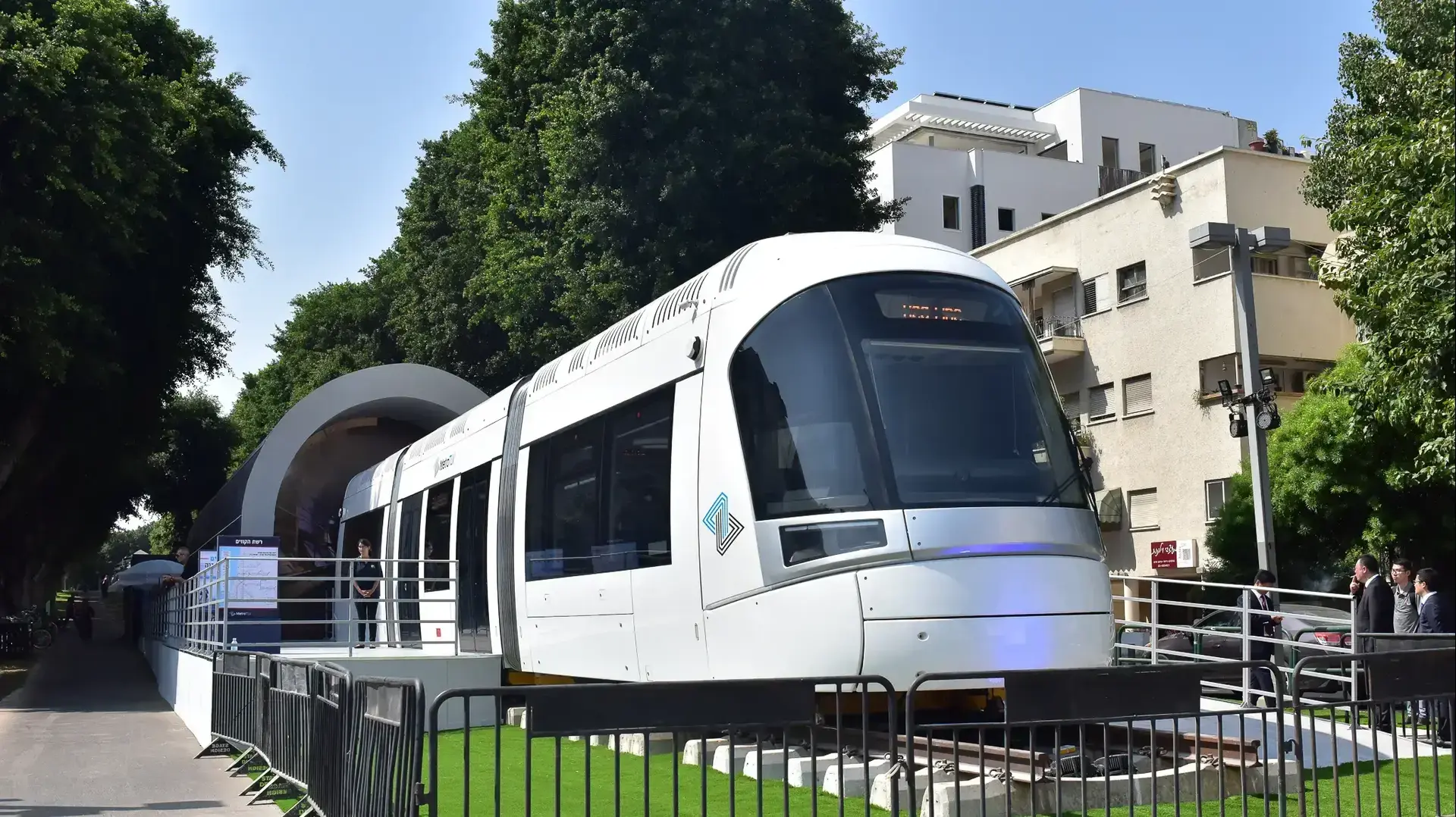 הצגת הקרון של הרכבת הקלה בתל אביב, שדרות רוטשילד, 13 בספטמבר 2017 הצגת הקרון של הרכבת הקלה בתל אביב, שדרות רוטשילד, 13 בספטמבר 2017