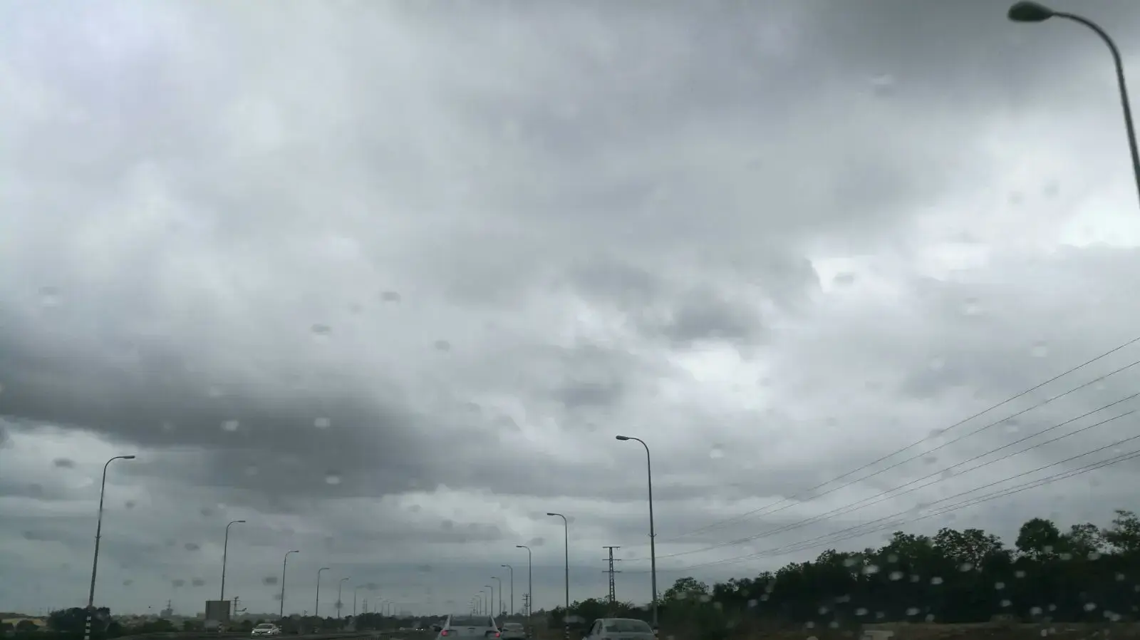 טפטוף באזור ניצנים בכביש 4, 15 בספטמבר 2017 טפטוף באזור ניצנים בכביש 4, 15 בספטמבר 2017