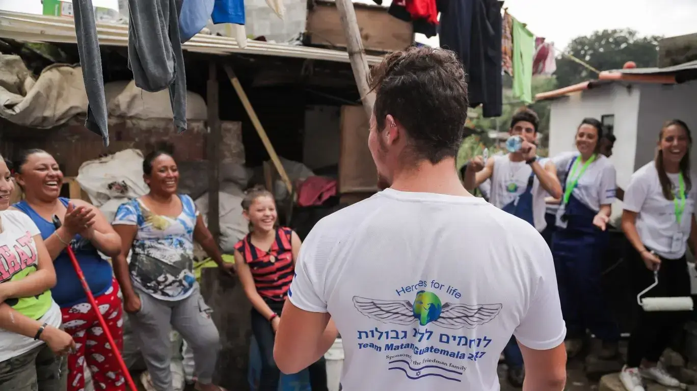 מתנדבי עמותת "לוחמים ללא גבולות" בדרום אמריקה ובמזרח. ספטמבר 2017 מתנדבי עמותת "לוחמים ללא גבולות" בדרום אמריקה ובמזרח. ספטמבר 2017