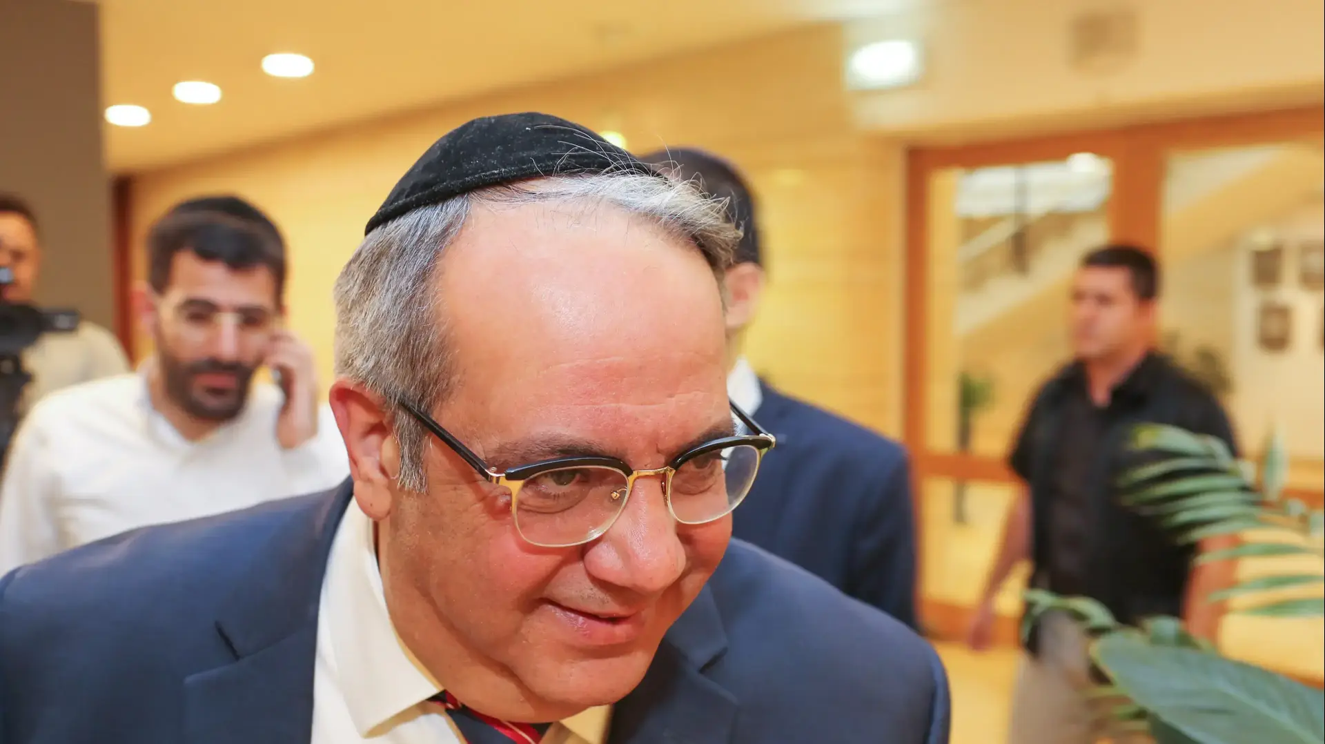 ח"כ גואטה מגיש את התפטרתו ליו?ר הכנסת יולי אדלשטיין, כנסת, ירושלים ח"כ גואטה מגיש את התפטרתו ליו?ר הכנסת יולי אדלשטיין, כנסת, ירושלים