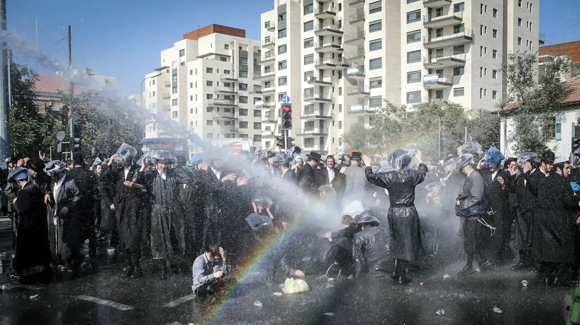 עימותים בין המשטרה לחרדים בכיכר השבת על רקע מעצר משתמט, ירושלים, 17 בספטמבר 2017 עימותים בין המשטרה לחרדים בכיכר השבת על רקע מעצר משתמט, ירושלים, 17 בספטמבר 2017