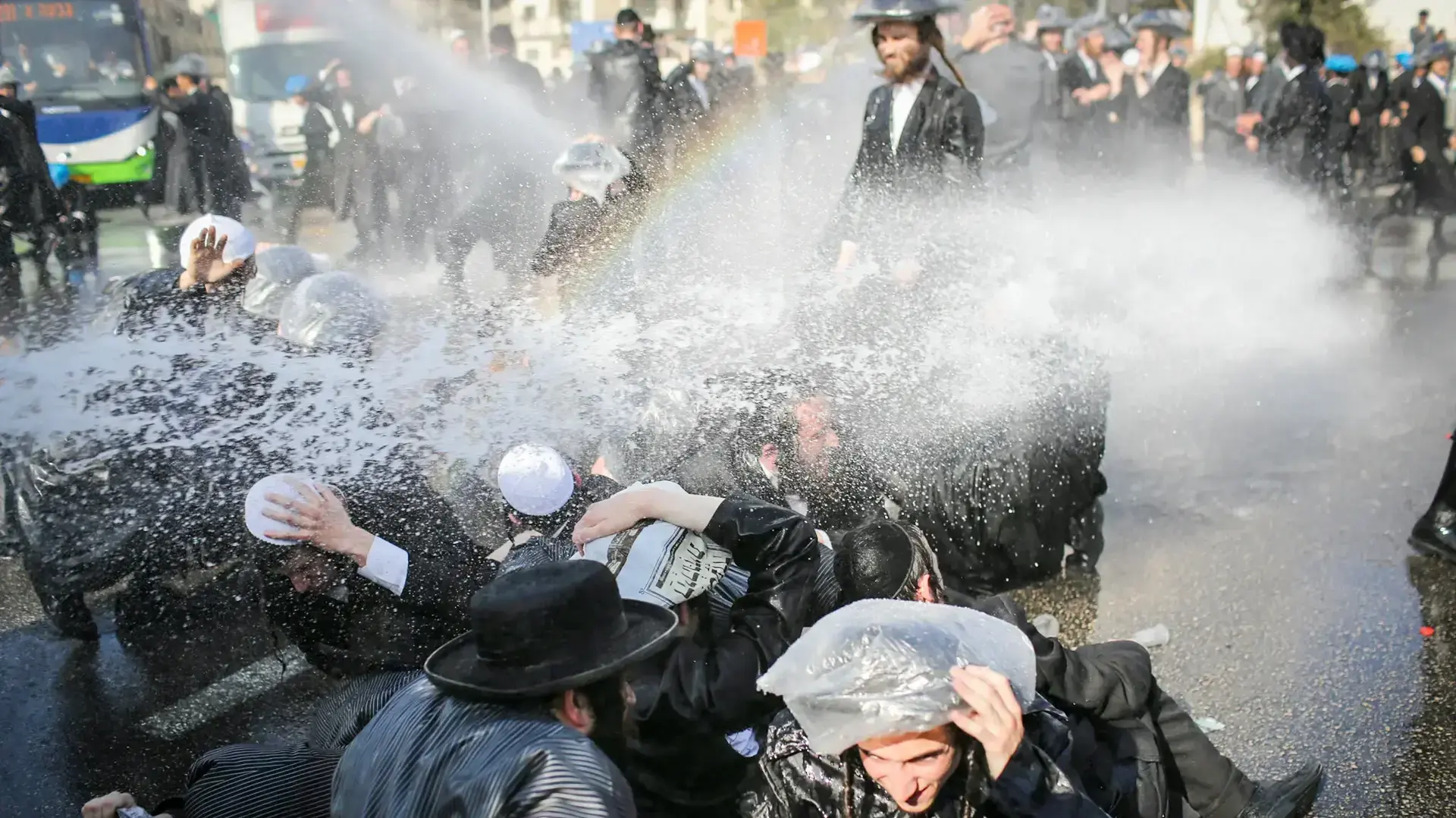 עימותים בין המשטרה לחרדים בכיכר השבת על רקע מעצר משתמט, ירושלים, 17 בספטמבר 2017 עימותים בין המשטרה לחרדים בכיכר השבת על רקע מעצר משתמט, ירושלים, 17 בספטמבר 2017