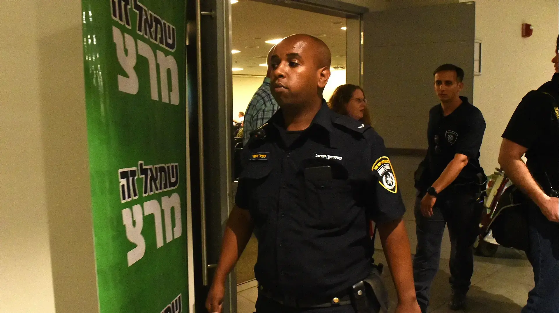 משטרה בועידה של מפלגת מרצ לאחר קטטה שפרצה, גני התערוכה, תל אביב, 17 בספטמבר 2017 משטרה בועידה של מפלגת מרצ לאחר קטטה שפרצה, גני התערוכה, תל אביב, 17 בספטמבר 2017