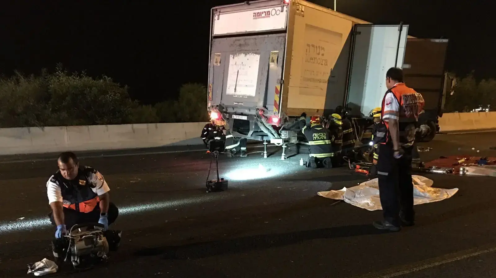 זירת התאונה סמוך למחלף חולות בכביש 4. 19 בספטמבר 2017 זירת התאונה סמוך למחלף חולות בכביש 4. 19 בספטמבר 2017