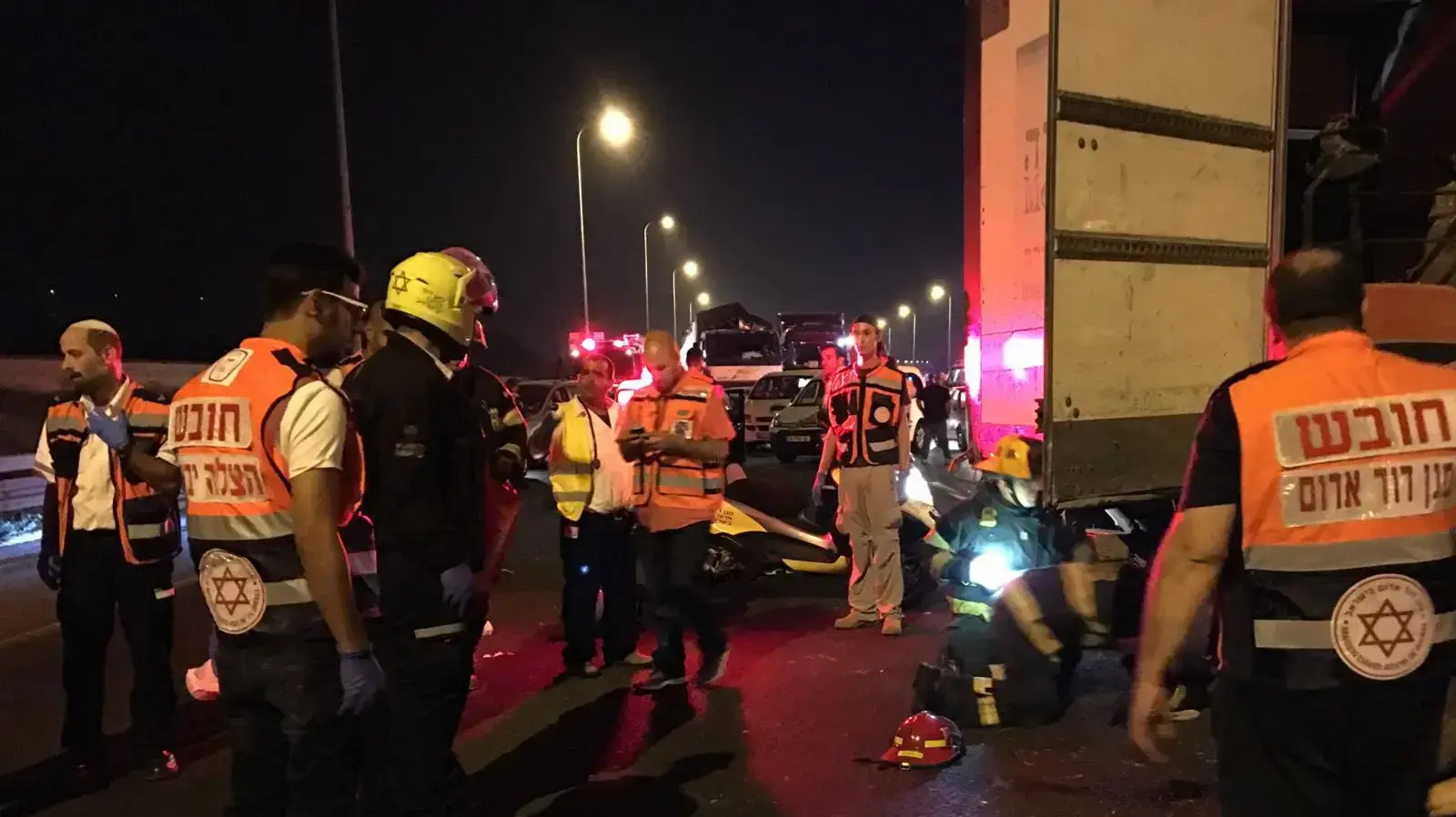 זירת התאונה סמוך למחלף חולות בכביש 4. 19 בספטמבר 2017 זירת התאונה סמוך למחלף חולות בכביש 4. 19 בספטמבר 2017