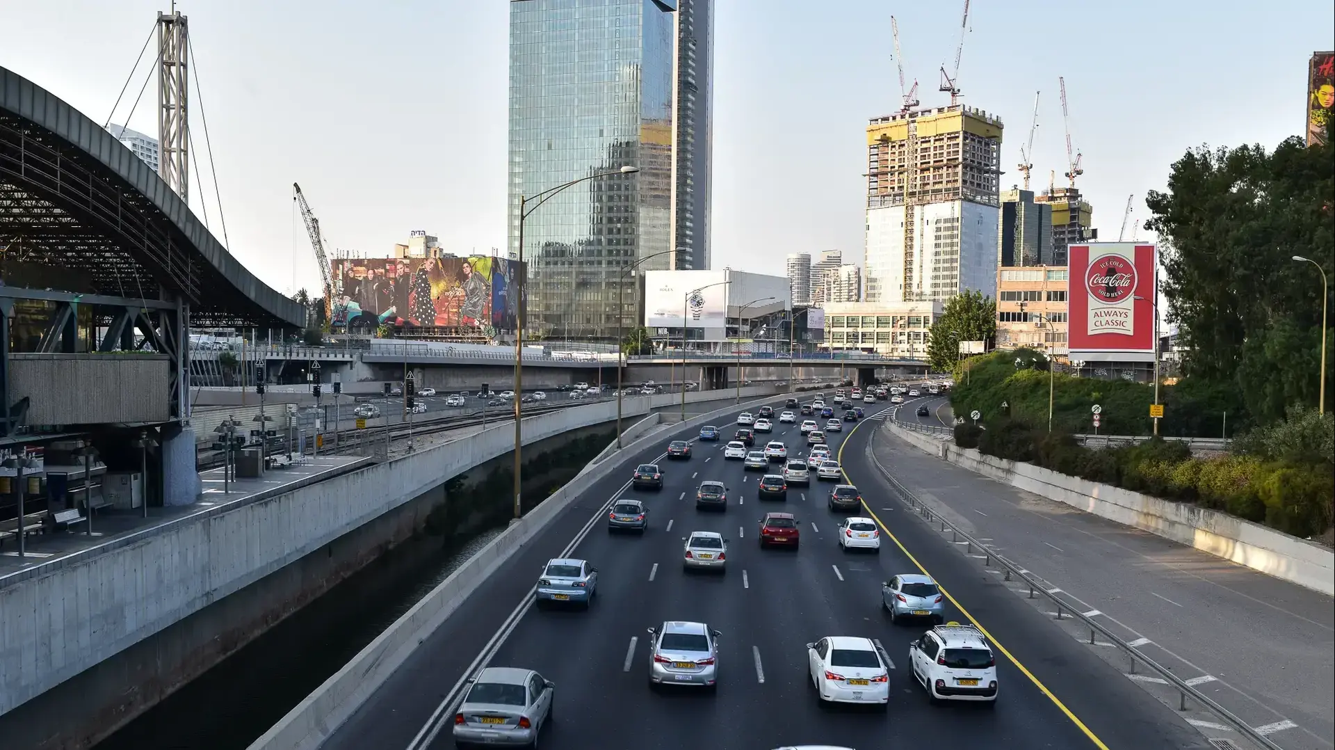 עומסי תנועה בנתיבי איילון בתל אביב, ערב ראש השנה, ספטמבר 2017 עומסי תנועה בנתיבי איילון בתל אביב, ערב ראש השנה, ספטמבר 2017