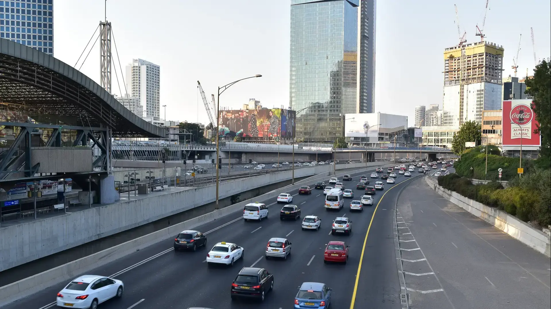 עומסי תנועה בנתיבי איילון בתל אביב, ערב ראש השנה, ספטמבר 2017 עומסי תנועה בנתיבי איילון בתל אביב, ערב ראש השנה, ספטמבר 2017