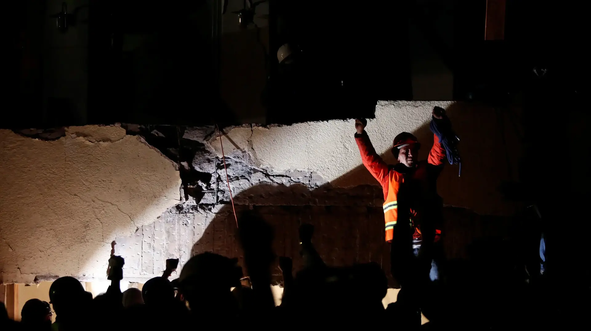 הריסות מבנה בית הספר שקרס בעיר מקסיקו סיטי, מקסיקו, ספטמבר 2017 הריסות מבנה בית הספר שקרס בעיר מקסיקו סיטי, מקסיקו, ספטמבר 2017