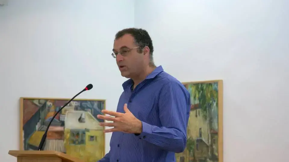 פרופ' גיא מירון מנהל מכון ליאו בק ירושלים. 2013