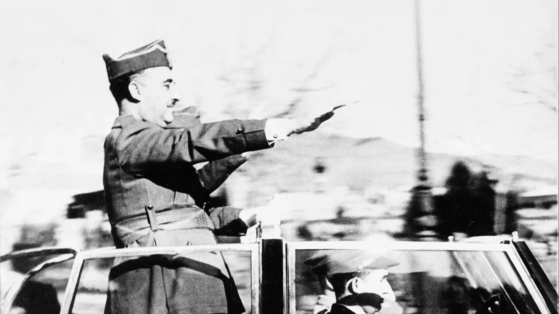 הגנרל פרנקו במצעד ניצחון בברצלונה, לאחר כיבושה במלחמת האזרחים של ספרד, 1939 הגנרל פרנקו במצעד ניצחון בברצלונה, לאחר כיבושה במלחמת האזרחים של ספרד, 1939