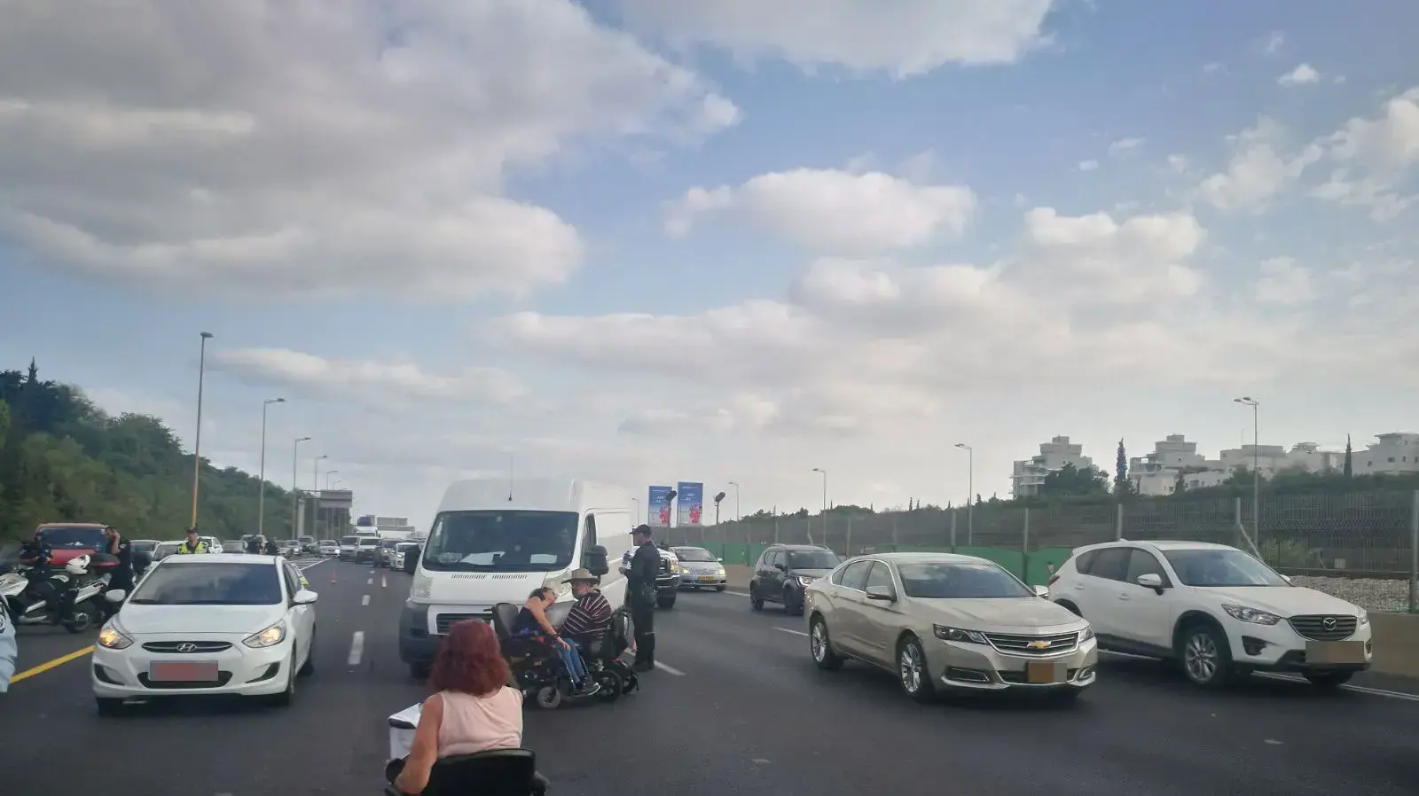 מחאת הנכים: איילון דרום נחסם לתנועה במחלף קק"ל 24.9.17