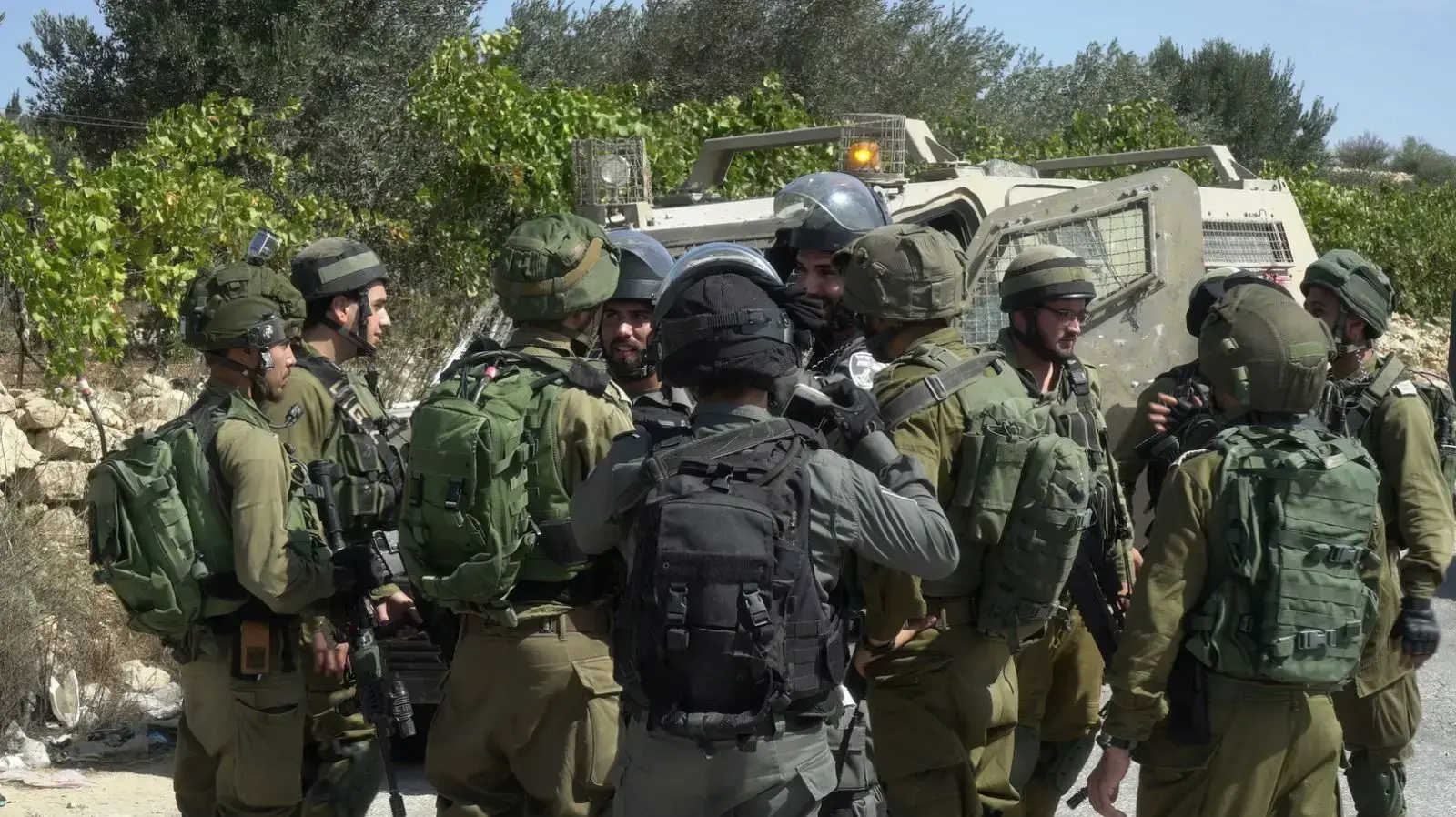 פעילות כוחות צהל בכפר סוריכ בעקבות פיגוע הירי בהר אדר 26 בספטמבר 2017 פעילות כוחות צהל בכפר סוריכ בעקבות פיגוע הירי בהר אדר 26 בספטמבר 2017