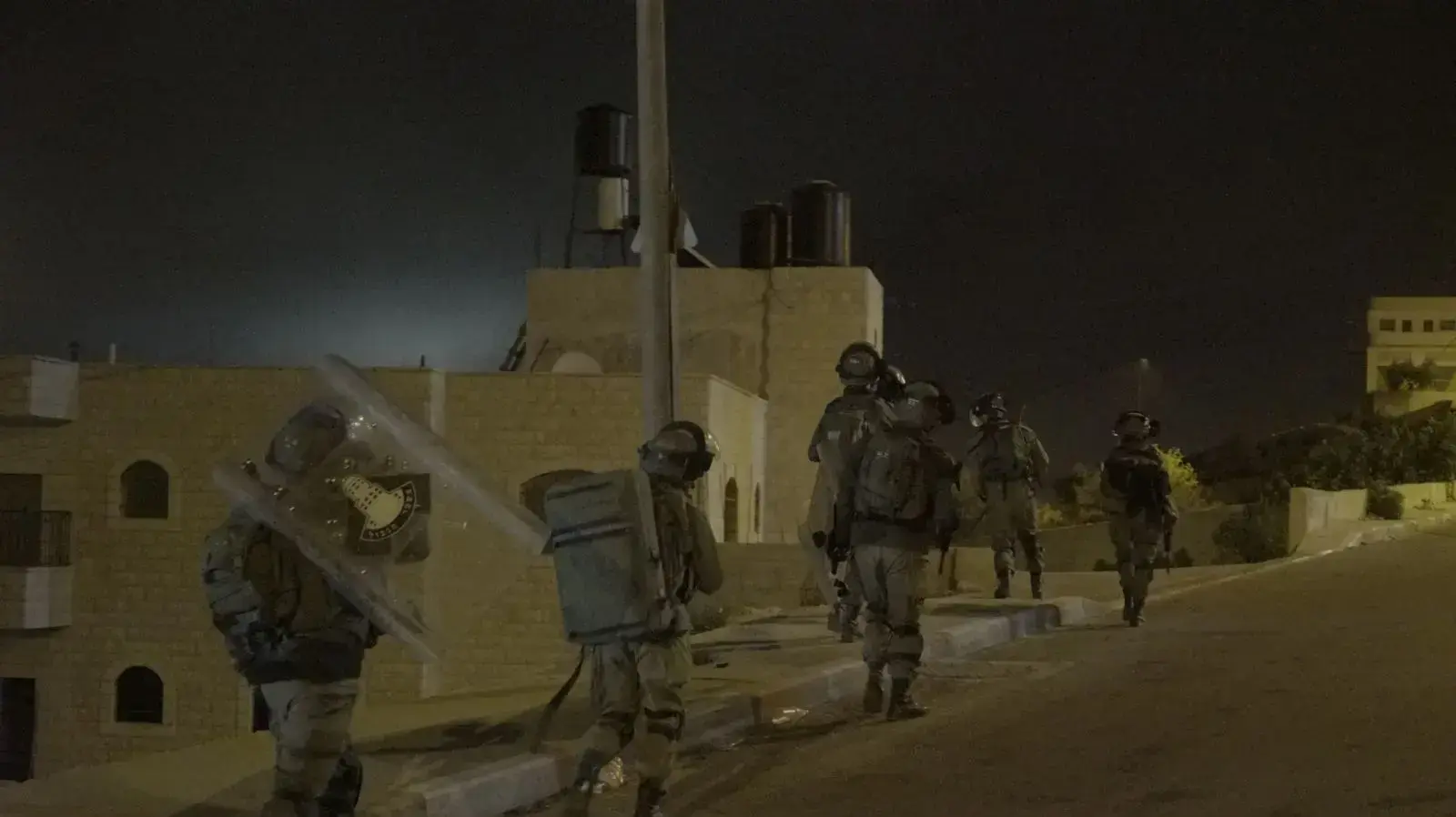 בעקבות הפיגוע בשער הסמוך להר אדר יצאו כוחות של החטיבה המרחבית "בנימין" למבצע נרחב בכפר בידו וסוריכ, הנמצאים במרחב ממנו יצא המחבל. 27 בספטמבר בעקבות הפיגוע בשער הסמוך להר אדר יצאו כוחות של החטיבה המרחבית "בנימין" למבצע נרחב בכפר בידו וסוריכ, הנמצאים במרחב ממנו יצא המחבל. 27 בספטמבר