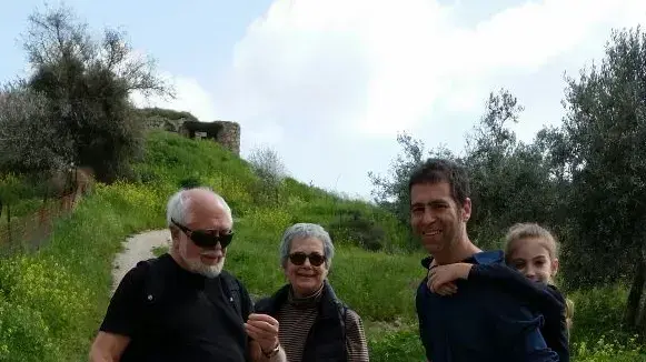 יהושע סובול, רעייתו עדנה, בנו יהלי ונכדתו בטיול בטוסקנה