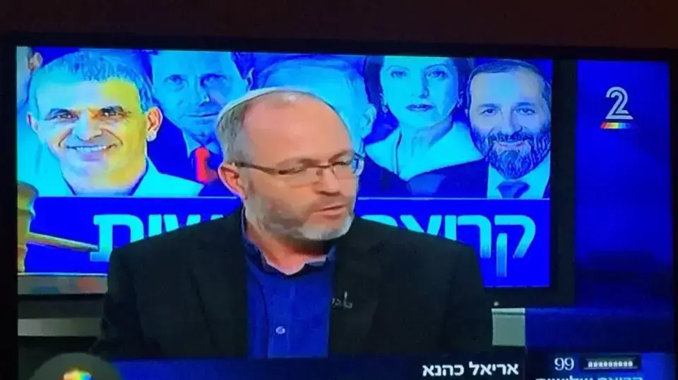 קשת מפרסמת לוגו על הבועה קשת מפרסמת לוגו על הבועה