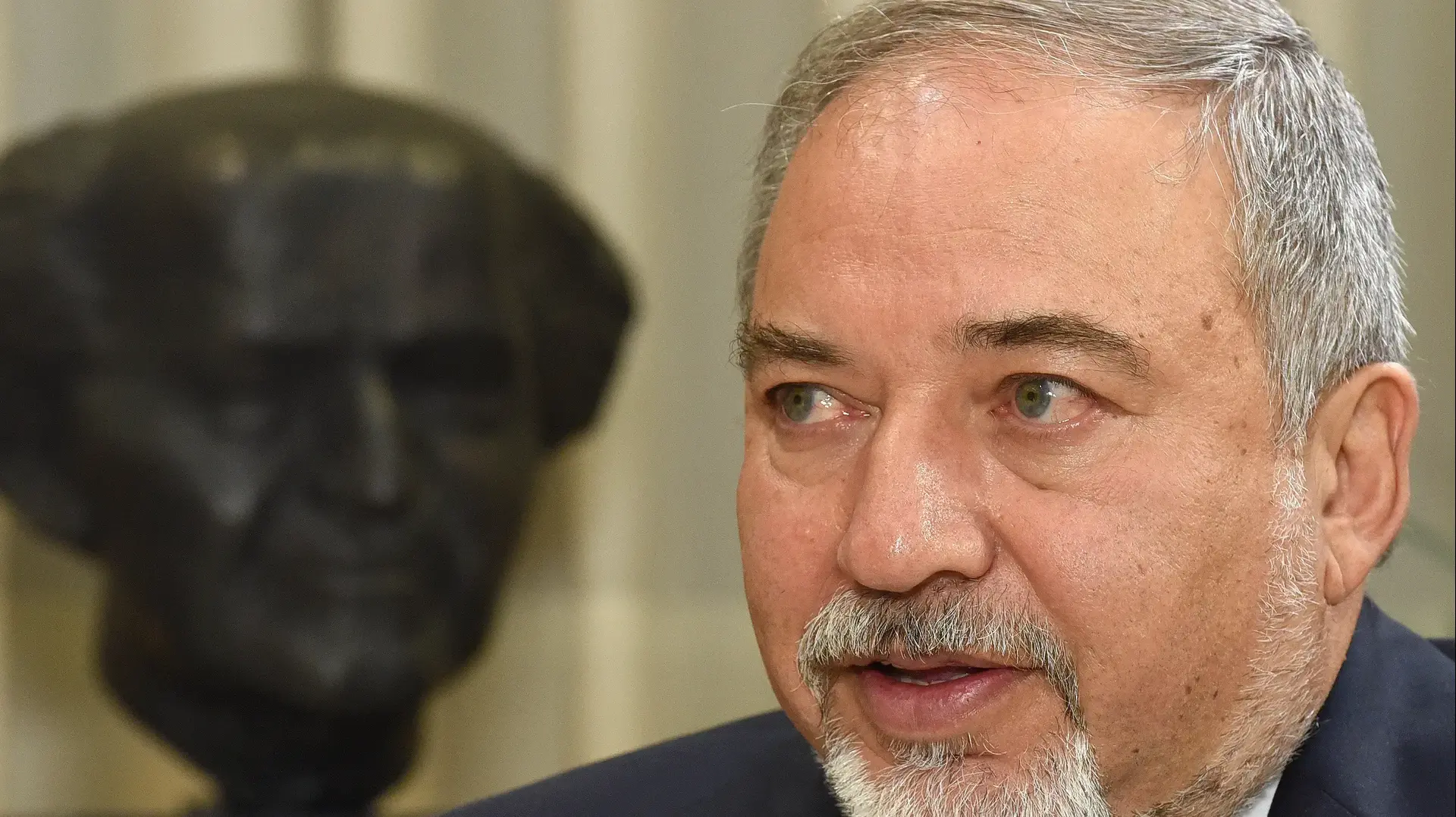 שר הביטחון אביגדור ליברמן בראיון לוואלה! NEWS,  הראשון באוקטובר 2017