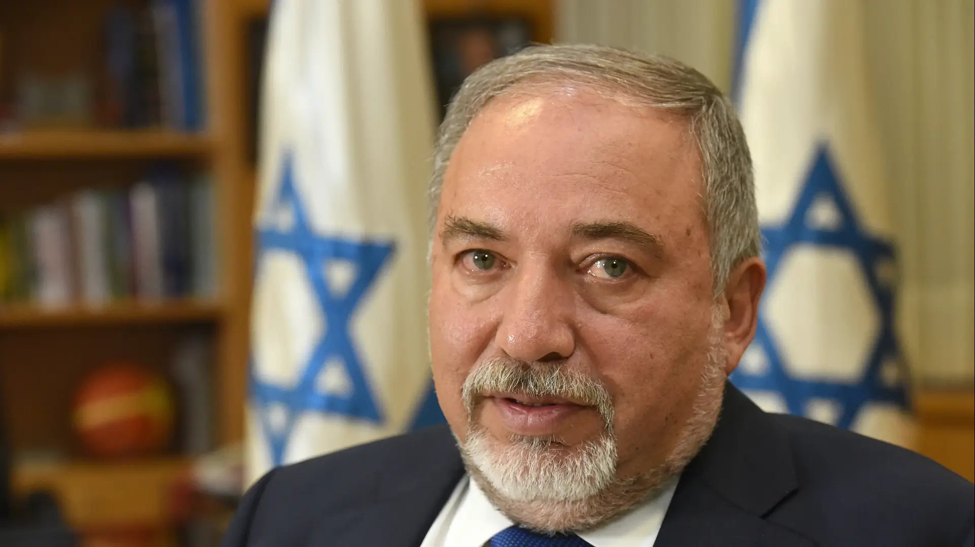 שר הביטחון אביגדור ליברמן בראיון לוואלה! NEWS, הראשון באוקטובר 2017 שר הביטחון אביגדור ליברמן בראיון לוואלה! NEWS, הראשון באוקטובר 2017