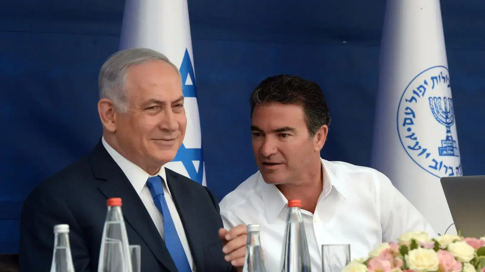 ראש הממשלה בנימין נתניהו,העניק צל?שים על מבצעים ופעילות מבצעית שביצעו נשות, אנשי, לוחמות ולוחמי המוסד יחד עם ראש המוסד יוסי כהן 2 באוקטובר 2017 ראש הממשלה בנימין נתניהו,העניק צל?שים על מבצעים ופעילות מבצעית שביצעו נשות, אנשי, לוחמות ולוחמי המוסד יחד עם ראש המוסד יוסי כהן 2 באוקטובר 2017