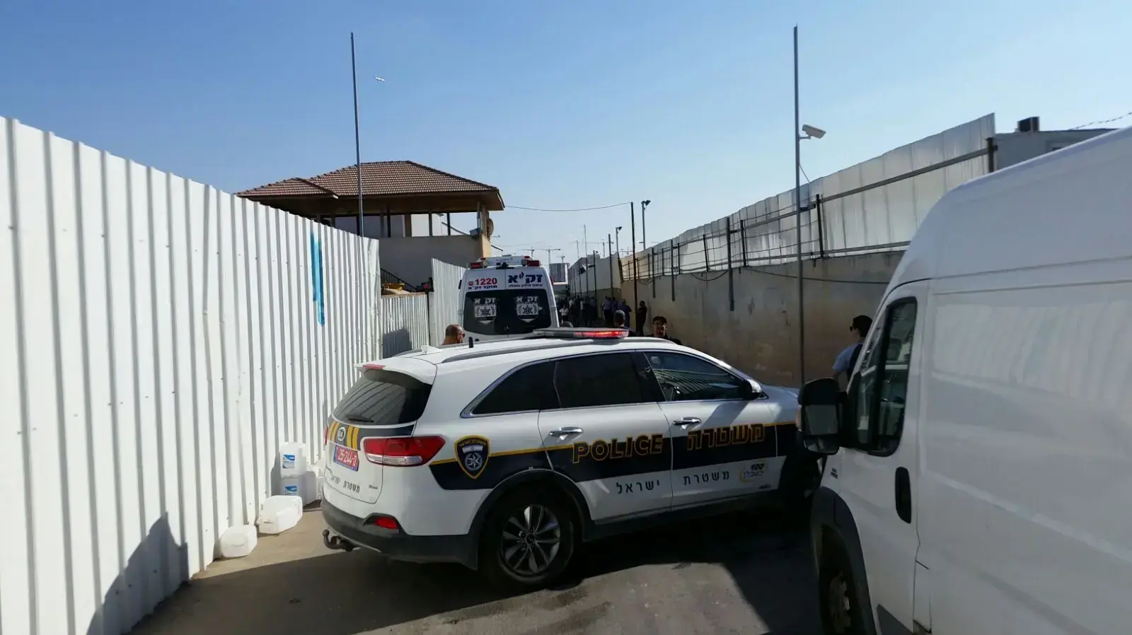גופת גבר יהודי בן 70 נמצאה באזור התעשייה בכפר קאסם, 4 באוקטובר 2017 גופת גבר יהודי בן 70 נמצאה באזור התעשייה בכפר קאסם, 4 באוקטובר 2017
