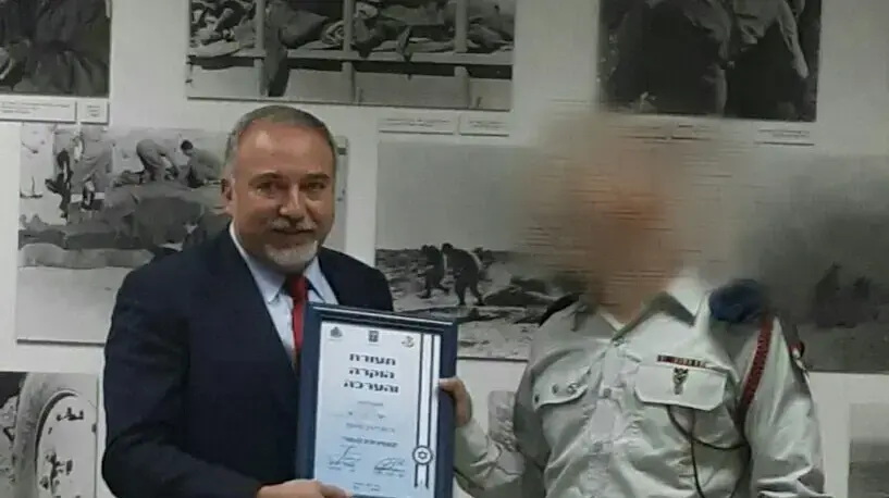 הסוכן נ' מקבל תעודת הצטיינות משר הביטחון ליברמן, 4 באוקטובר 2017