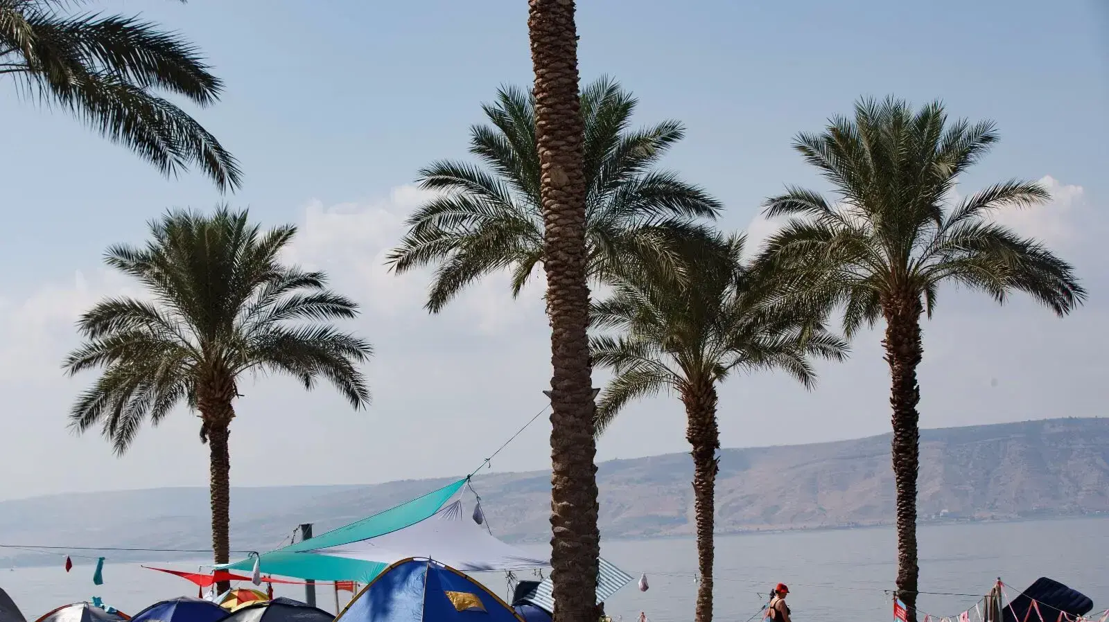 נופשים בחופי הכנרת בסוכות, 5 באוקטובר 2017