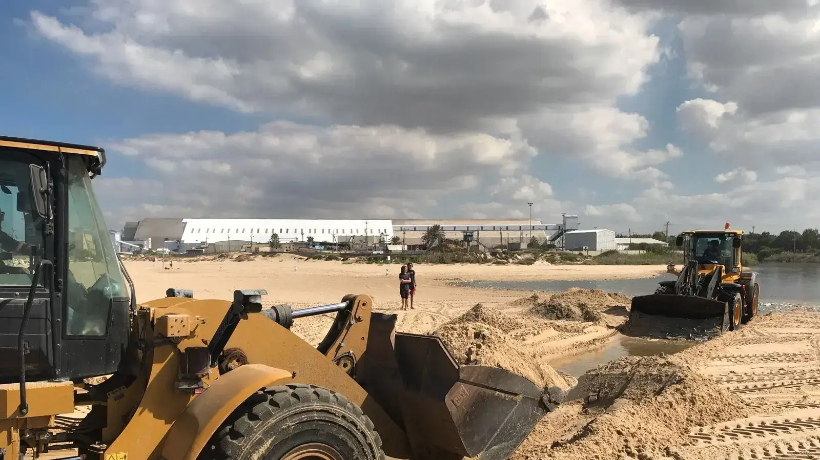 זיהום חמור בנחל לכיש בעקבות הזרמת חומרים כימיים זיהום חמור בנחל לכיש בעקבות הזרמת חומרים כימיים