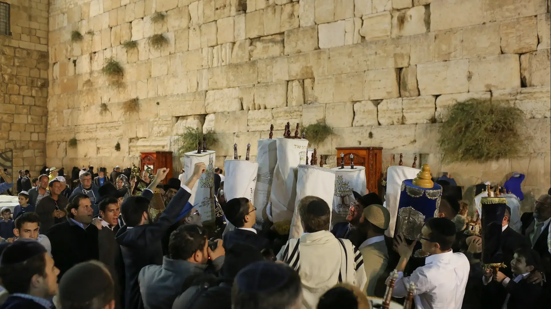 הקפות שמחת תורה בירושלים 12.10.17 הקפות שמחת תורה בירושלים 12.10.17