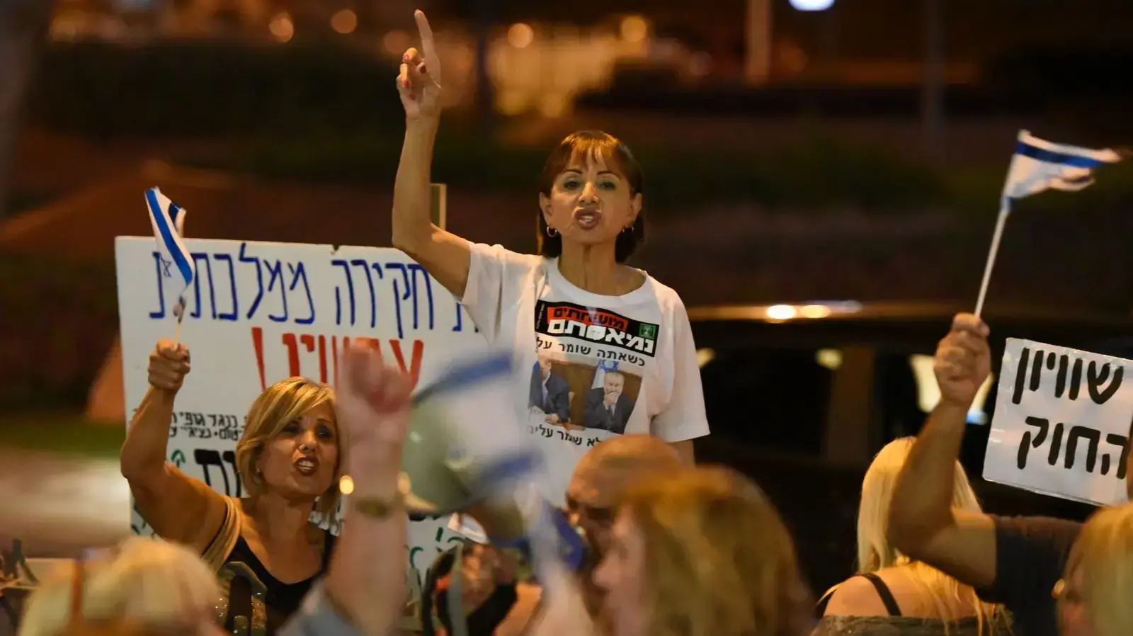 הפגנה ליד ביתו של היועץ המשפטי לממשלה מנדלבליט בפתח תקווה, 14.10.17 הפגנה ליד ביתו של היועץ המשפטי לממשלה מנדלבליט בפתח תקווה, 14.10.17