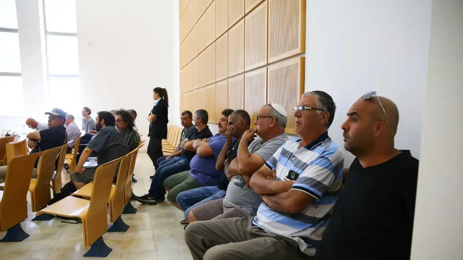 דיון בבית משפט השלום על סגירת מפעל נגב קרמיקה בירוחם 15 באוקטובר 2017 דיון בבית משפט השלום על סגירת מפעל נגב קרמיקה בירוחם 15 באוקטובר 2017