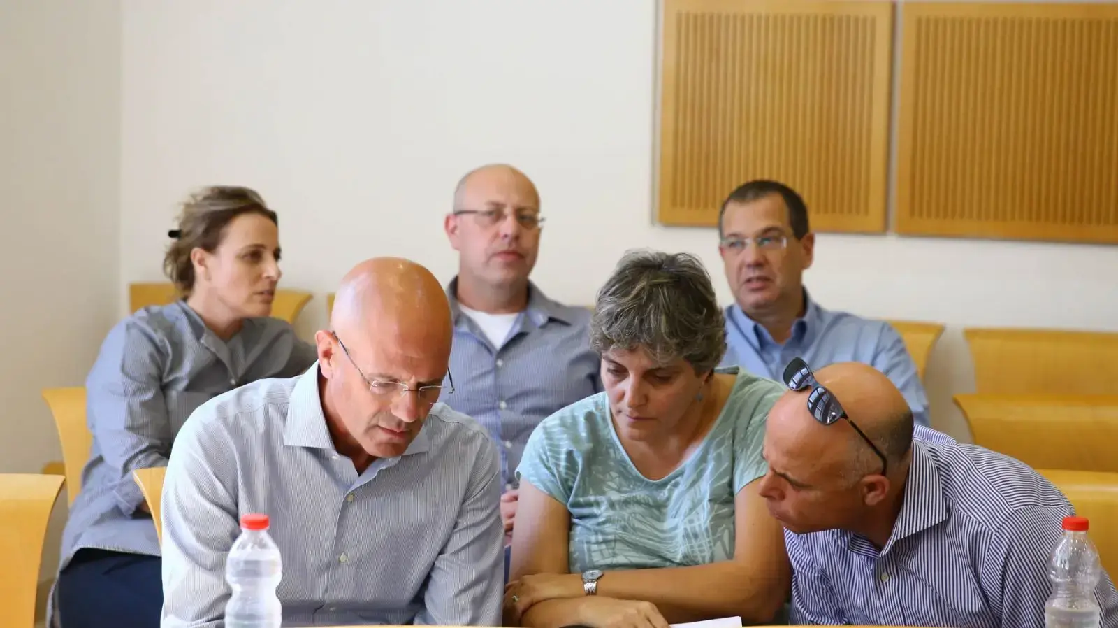 מנכל נגב אורי גלבוע בדיון בבית משפט השלום על סגירת מפעל נגב קרמיקה בירוחם 15 באוקטובר 2017