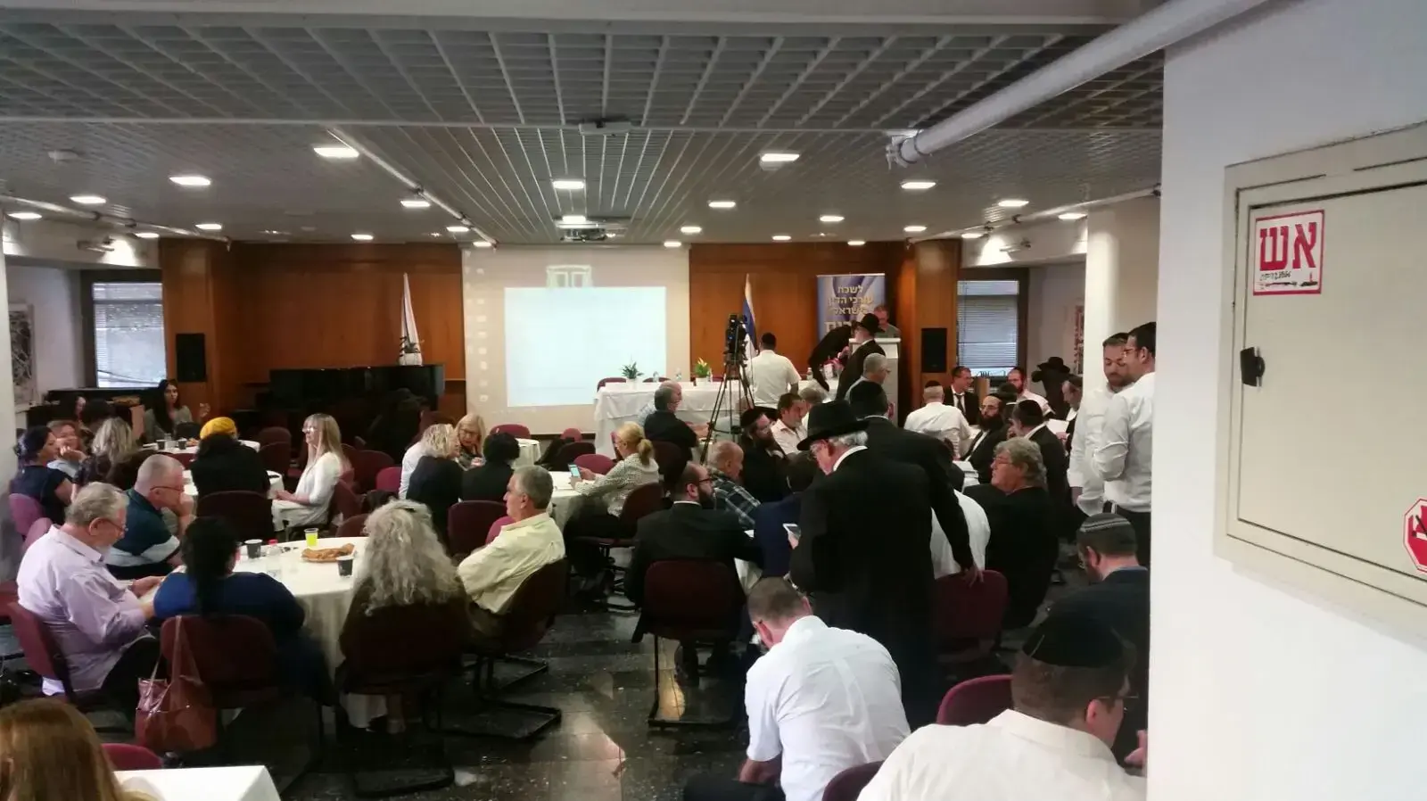 כנס לשכת עורכין הדין על סרבנות גט שהתקיים בהפרדה בין נשים לגברים